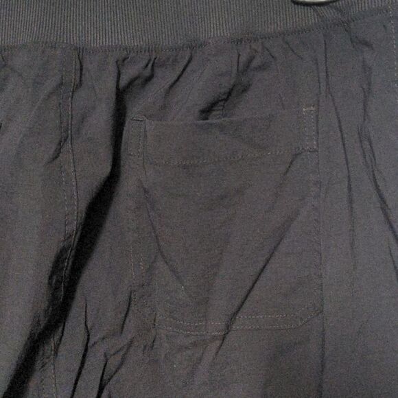 Marika Cropped Black Active Pants - Picture 5 of 7